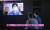 '길거리 토크' 대신 실내에서 진행된 '영상 토크'로 형식을 바꾼 tvN '유 퀴즈 온 더 블럭'. [방송 캡처]