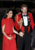 붉은색 왕립해병대 제복을 입은 해리 왕자와 붉은색 케이프 드레스를 입은 메건 마클. 사진 AP=연합뉴스