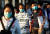 17일 시민들이 마스크를 쓴 채 말레이시아 조호르에서 국경을 넘어 싱가포르로 출근하고 있다.[로이터=연합뉴스