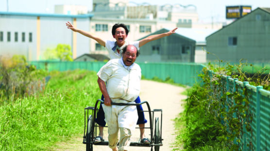 첫 영화 도전 재일교포 극작가 정의신 "일본 고도성장 뒤엔 한국인 노동자 있었다"