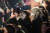 지난 2월 27일 파리 패션위크 이자벨마랑 2020 가을겨울 쇼에서 마스크를 쓴 관중이 촬영을 하고 있다. 사진 AP=연합뉴스