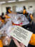 세명대 학생들이 지난 10일 제천 생활치료센터에 입소한 의료진에게 간식을 전달했다. 사진은 응원 메시지가 붙은 간식. [사진 세명대 총학생회]