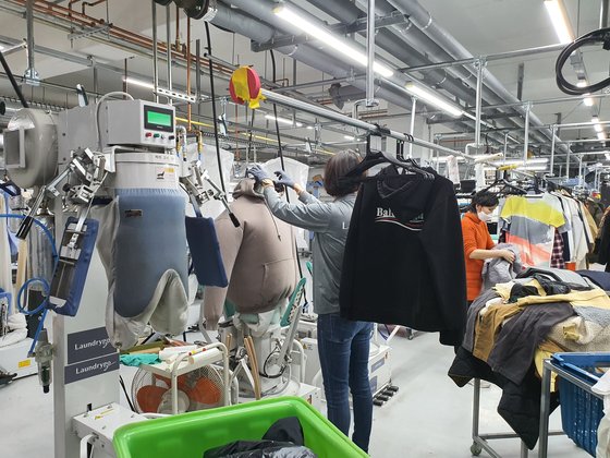 한국의 실리콘밸리,판교]클릭 한번으로 세탁 완료 서비스, 밀레니얼에 통했다 | 중앙일보