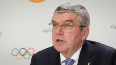 바흐 IOC 위원장 "올림픽 취소는 선수 1만1000명 꿈을 깨는 것"