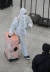  전세계적으로 신종 코로나바이러스 감염증(코로나19)이 확산 중인 가운데 23일 인천국제공항 1터미널에서 방호복을 입은 승객들이 입국하고 있다. [뉴스1]