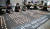 지난달 19일 서울 경복궁역 메트로미술관에서 가습기살균제 피해자 가족 및 참석자들이 가습기살균제 참사 희생자를 기리는 퍼포먼스를 하고 있다. [연합뉴스]