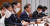 문재인 대통령이 19일 청와대에서 열린 1차 비상경제회의에서 발언하고 있다. 연합뉴스
