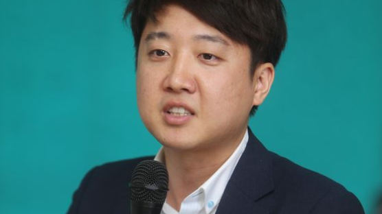 조국 "n번방 신상공개 가능"…이준석 "아니, 포토라인 이야기" 