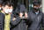 조주빈이 19일 오후 서울 서초동 서울중앙지법에서 영장실질심사를 받은 뒤 법정에서 나오고 있다.   [연합뉴스]