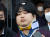 '박사방' 운영자 조주빈(25)이 25일 서울 종로구 종로경찰서 유치장에서 나와 검찰로 송치되고 있다. 뉴스1