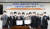 [다쏘시스템코리아(주) 조영빈 대표이사(왼쪽), 한국전기연구원 최규하 원장(오른쪽)을 비롯한 실무자들이 협약 단체사진을 찍고 있다.]