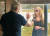 칼리 보이드가 지난 17일(현지시간) 미국 노스캐롤라이나의 한 요양시설을 방문해 할아버지에게 자신의 결혼소식을 알리고 있다.[사진 트위터]