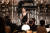 미국의 전설적인 배우이자 가수 주디 갈란드의 마지막 런던 공연을 다룬 영화 '주디'. 주연배우 르네 젤위거가 노래실력과 외모를 빼닮게 연기해 올 시상식 시즌 여우주연상을 휩쓸었다. [사진 퍼스트런]