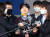 텔레그램 성착취 대화방 운영자 조주빈이 25일 오전 서울 종로경찰서에서 검찰로 송치되고 있다.강정현 기자.