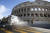 지난 24일 이탈리아 로마에서 신종 코로나 바이러스 감염증(코로나19) 비상 사태로 인한 거리 소독 작업이 이뤄지고 있다. EPA=연합