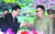 2000년 6월 13일 김대중 대통령이 김정은 북한 국방위원장과 역사적인 남북정상회담에서 건배하고 있다. [중앙포토]