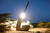 북한은 지난달 29일 발사한 단거리 탄도미사일 추정 발사체가 '초대형 방사포'라고 주장했다. 30일 노동신문은 관련 사진을 게재했다. [연합뉴스]