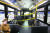 코로나19로 전 세계가 ‘사회적 거리두기’에 들어갔다. 사진은 23일 운전석과 승객 사이가 분리된 미국 뉴욕 시내버스 내부. [AP=연합뉴스]