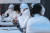 지난달 30일 오후 서울 서초구보건소 선별진료소에서 시민들이 신종 코로나바이러스 감염증(코로나19) 검사를 받고 있다. [뉴스1]