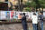 공식 선거운동이 시작된 2일 서울 종로구 동숭동에서 선관위 직원들이 4.15총선 벽보를 붙이고 있다. 장진영 기자