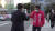 30일 오후 6시 부산진구청 앞 사거리에서 서병수 미래통합당 후보가 시민과 인사를 나누고 있다. 공성룡 기자