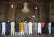 아프가니스탄 이슬람 공화국과 접경한 파키스탄 이슬람 공화국의 국경도시 페샤와르의 한 모스크에서 3월 3일 무슬림들이 기도하고 있다. AP=연합뉴스 
