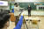 파주 임진초등학교 6학년 교사들이 개학을 못할 경우를 대비해 온라인 수업 영상을 찍고 있다. 전민규 기자