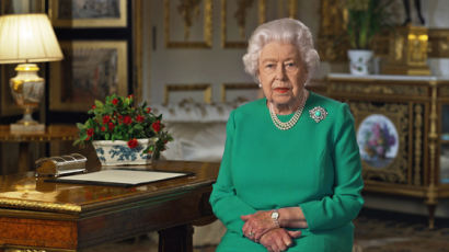 영국 여왕 “우리는 이겨낼 것”