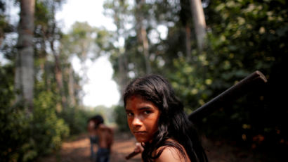 “아마존 원주민 몰살 될수도” BBC가 고발한 ‘몰인정 브라질’