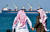 지난해 12월 사우디아라비아 알카이르 항구 너머로 유조선 한 대가 보인다. [AF=연합뉴스]