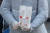 서울 중구보건소에서 한 직원이 신종 코로나바이러스 감염증(코로나19) 검체 채취 키트를 들어보이고 있다. 연합뉴스