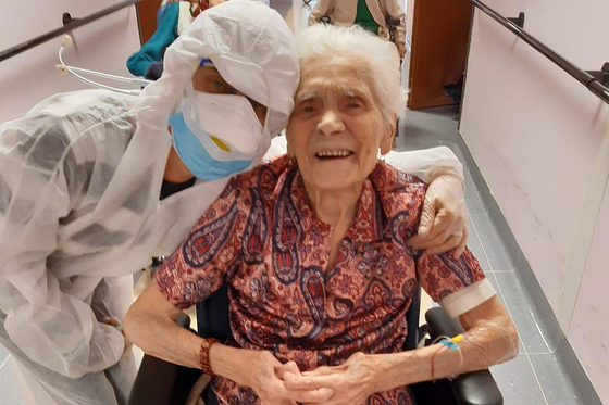 [서소문사진관] 103세 이탈리아 할머니, 코로나19 이겨냈다