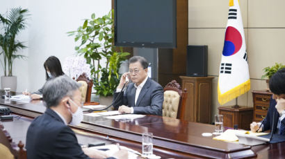 빌 게이츠, 文에 "진단키트 도운 한국 경의…백신개발 협력"