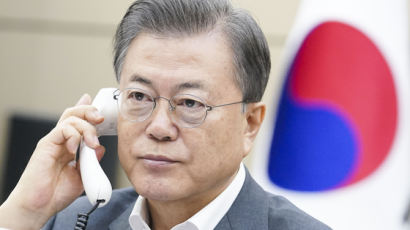 文과 통화한 빌 게이츠 "한국은 코로나 대응 모범국" 극찬 