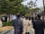 8일 서울 여의도공원에서 인근 직장인들이 산책을 하고 있다. 이후연 기자 