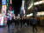 11일 새벽 서울 광진구에 위치한 '건대 맛의 거리'에 20대로 보이는 이들이 몰려 불야성을 이루고 있다. 이우림 기자
