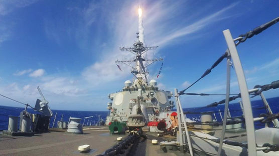 美군함, 대만해협 중국쪽 항행···이례적 루트로 경고 날렸다