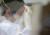 13일 오전 대구 중구 계명대학교 대구동산병원에서 의료진이 보호구에 얼굴이 쓸리지 않게 반창고를 붙이고 있다. 연합뉴스