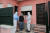 13일 포르투갈 카스카이스에서 긴급의료팀이 가정집을 방문해 신종 코로나 혈청검사를 진행하고 있다. [EPA=연합뉴스]