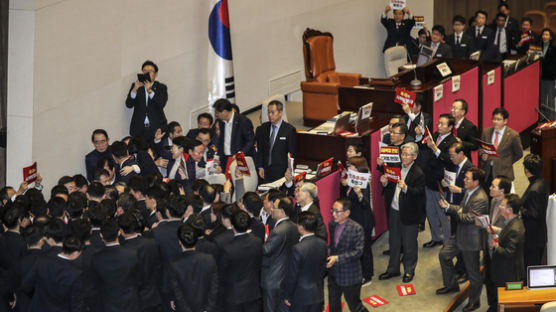 꼼수 정당에 막말 논란까지···올 총선도 어김없이 사고쳤다