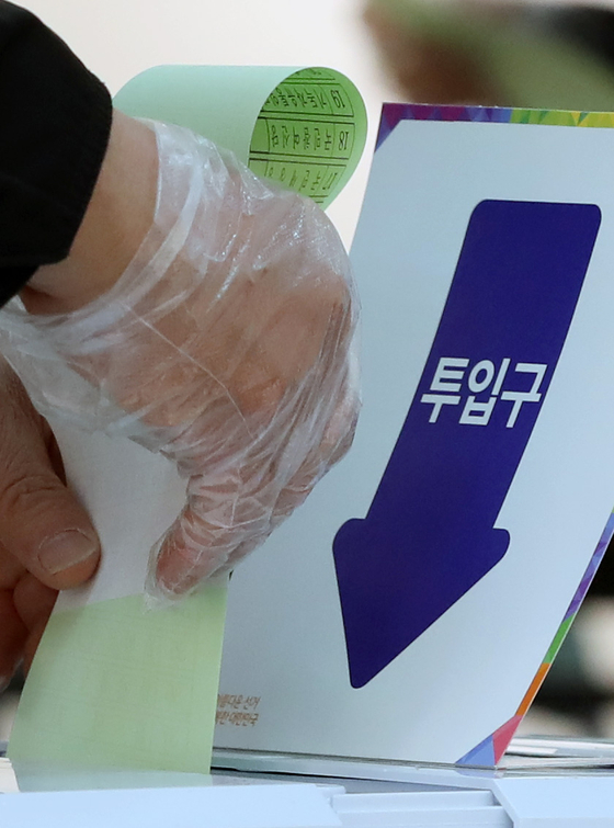 "코로나도 막을 수 없었다" 외신도 주목한 한국 총선 풍경 