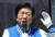 박병석 더불어민주당 대전 서갑 당선인이 지난 13일 대전 대덕구 신탄진시장 앞에서 유세를 벌이고 있을 때의 모습. [뉴스1]