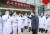리커창 중국 총리가 신종 코로나 사태 초기 우한의 진인탄 병원을 찾아 의료진을 격려하고 있다. [중국 신화망 캡처]