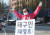 태구민 당선인이 지난 6일 강남 지역에서 지지를 호소하고 있다. 연합뉴스