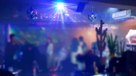 '불금' 클럽 단속도 소용없다…일반음식점서 춤추는 20대들