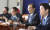 민주당 이해찬 대표(왼쪽 셋째)가 20일 오전 국회에서 열린 최고위원회의에서 발언하고 있다. 임현동 기자