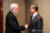 지난 2월 14일 독일 뮌헨에서 회동한 교황청 외무장관 폴 리처드 갤러거와 중국 국무위원 겸 외교부장인 왕이. [연합뉴스]