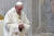 a프란치스코 교황이 지난 9일(현지시간) 바티칸 성베드로 대성당에서 기도하고 있다. [AP=뉴시스]