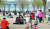 제21대 국회의원 선거일인 15일 서울 영등포구 여의도 한강공원이 봄나들이에 나선 시민들로 붐비고 있다. 연합뉴스