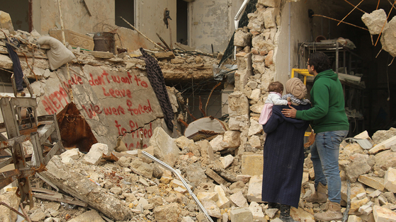 시리아 내전 다큐멘터리 사마에게 의 한 장면. [사진 엣나인 필름 제공]